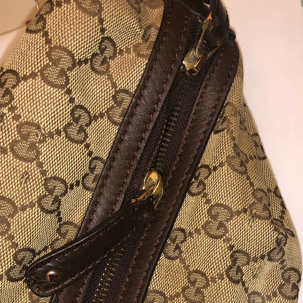 Authentic Gucci bag with matching wallet final sale make offer